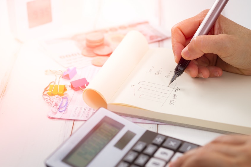 Planning the budget and service fees for a professional property inspection in Abu Dhabi using a calculator.